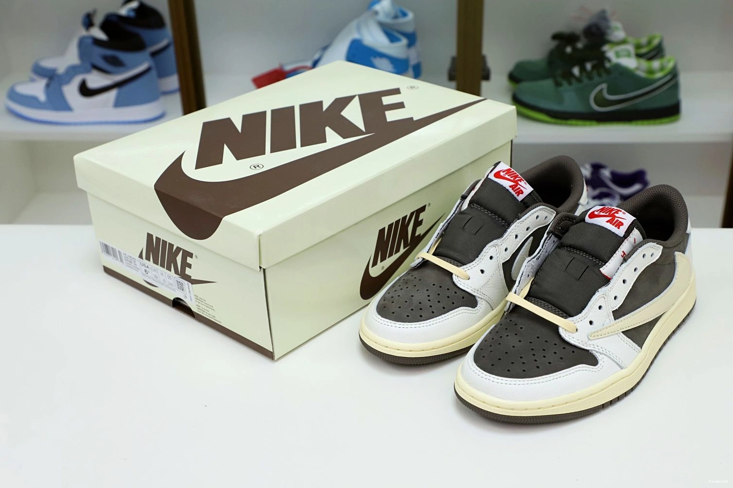 LOW OG SCOTT 1 AIR MOCHA REVERSE TRAVIS X JORDAN 0815